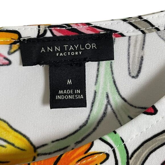 Ann Taylor Factory Blouse Women's Size M Boat Neck Floral Bell Sleeve Blouse - Picture 2 of 5